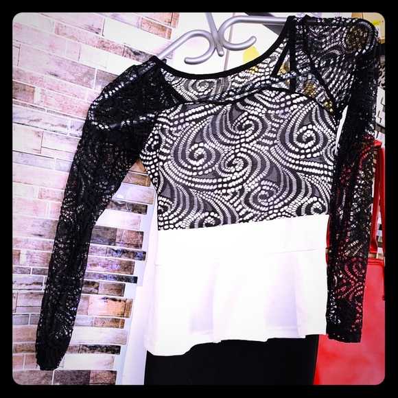 Beautiful Vintage black and white my price 20 - Picture 1 of 3